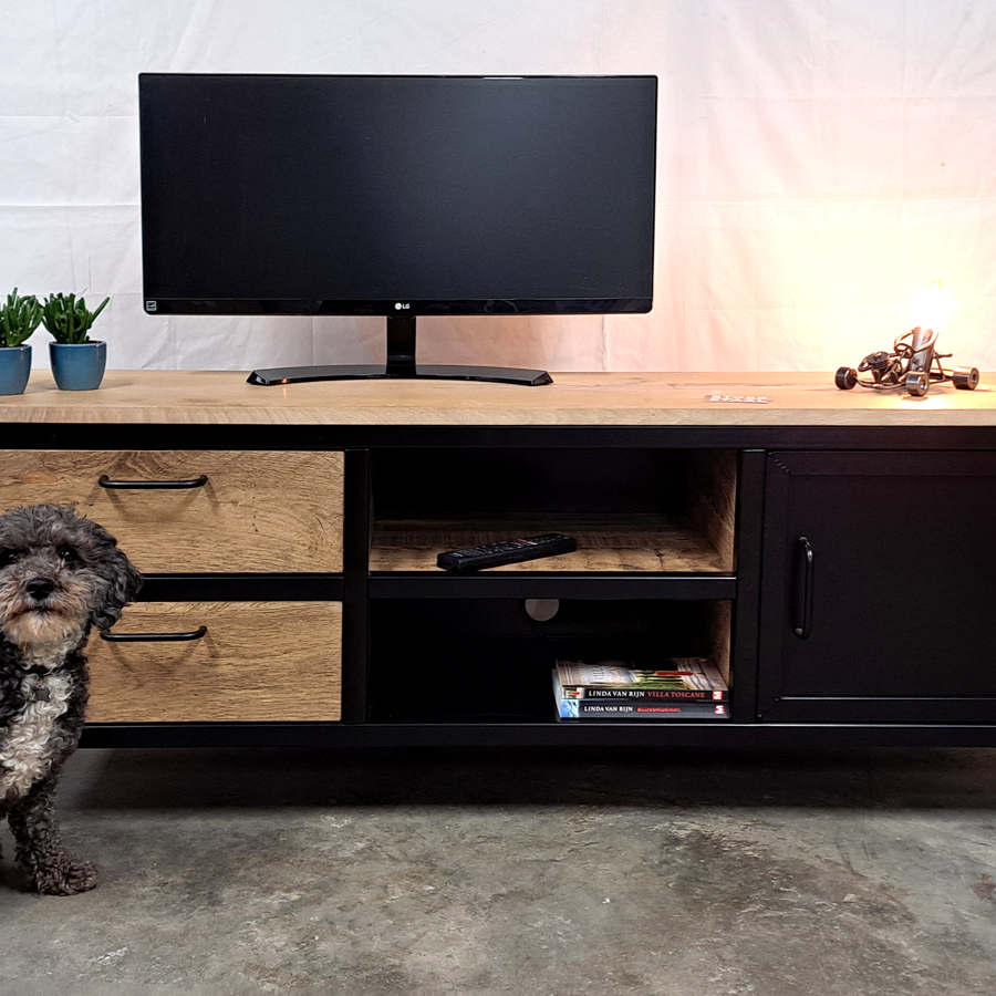 Kasten Stalen en houten kasten