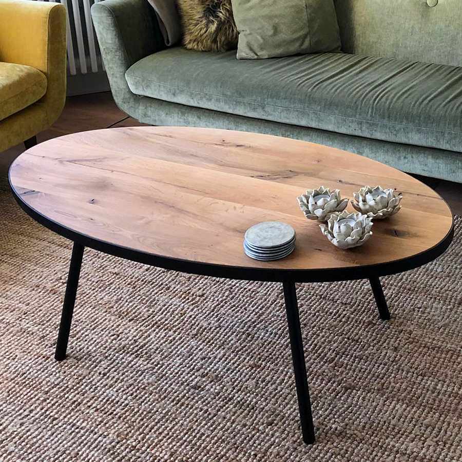 Tafels Stalen en houten tafels